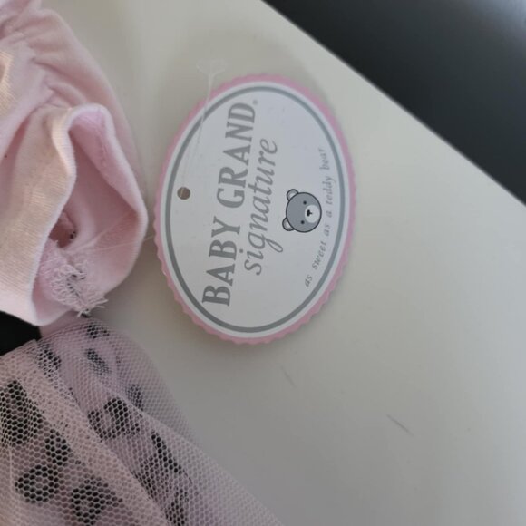 NWT Baby's Frilly Dress with diaper cover - Picture 4 of 5